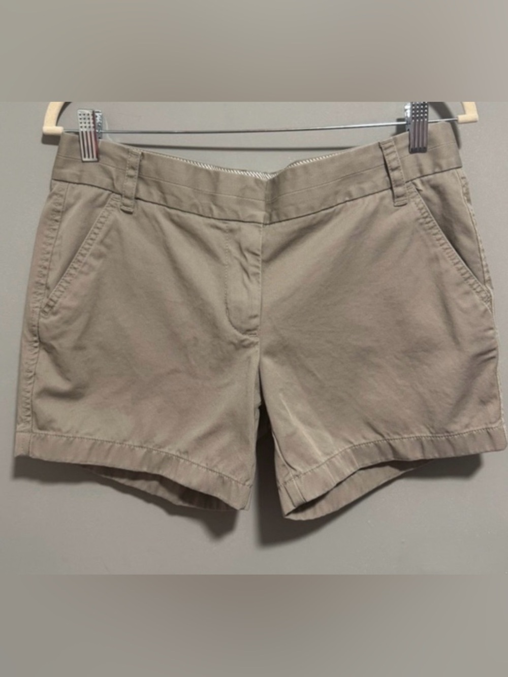 EUC- J. Crew- Women's Khaki 100% Cotton Chino Shorts. Size 8